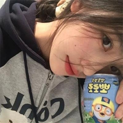年轻女孩爱过来